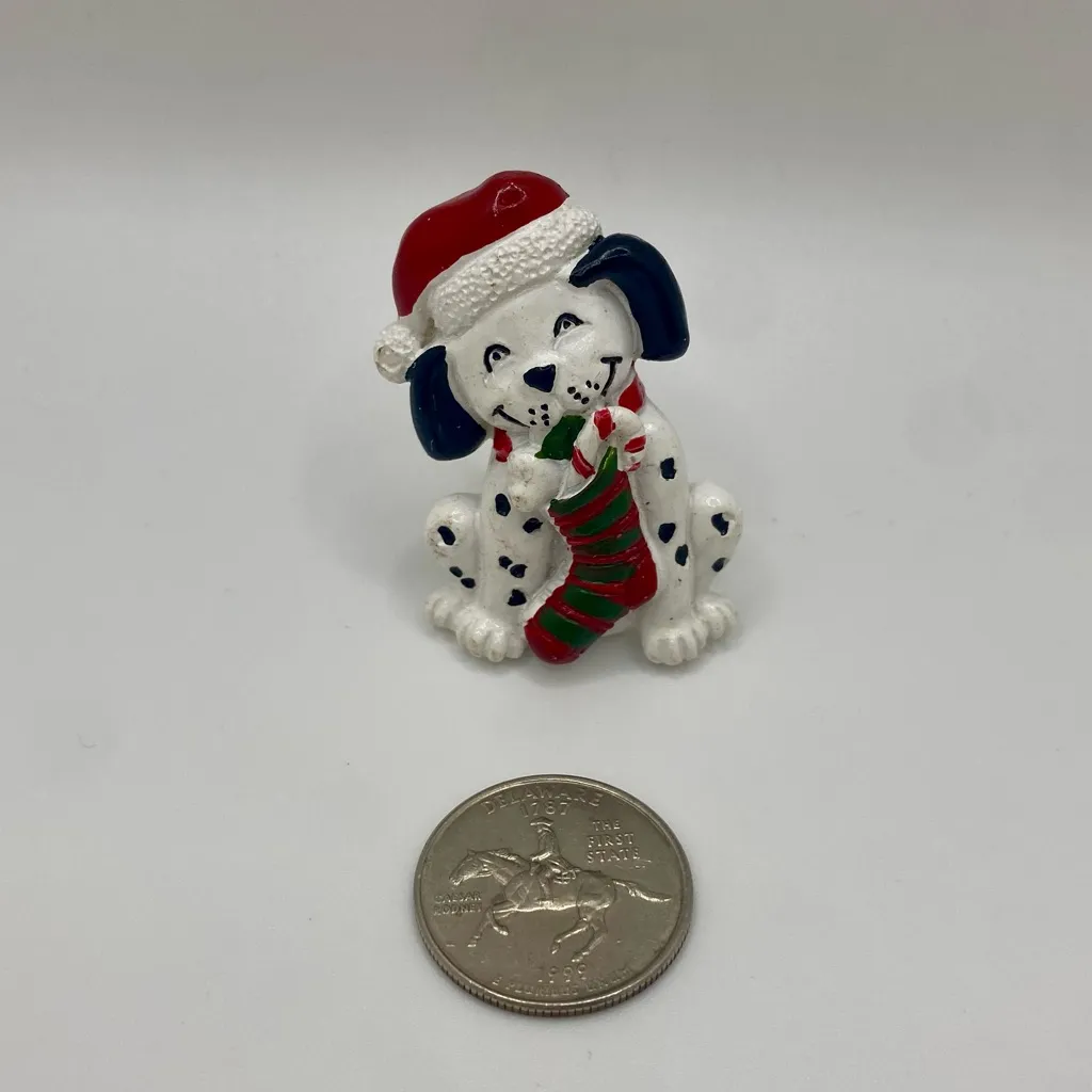 Vintage Ceramic Dalmatian Christmas Brooch with Stocking – Unsigned Red - Image 2