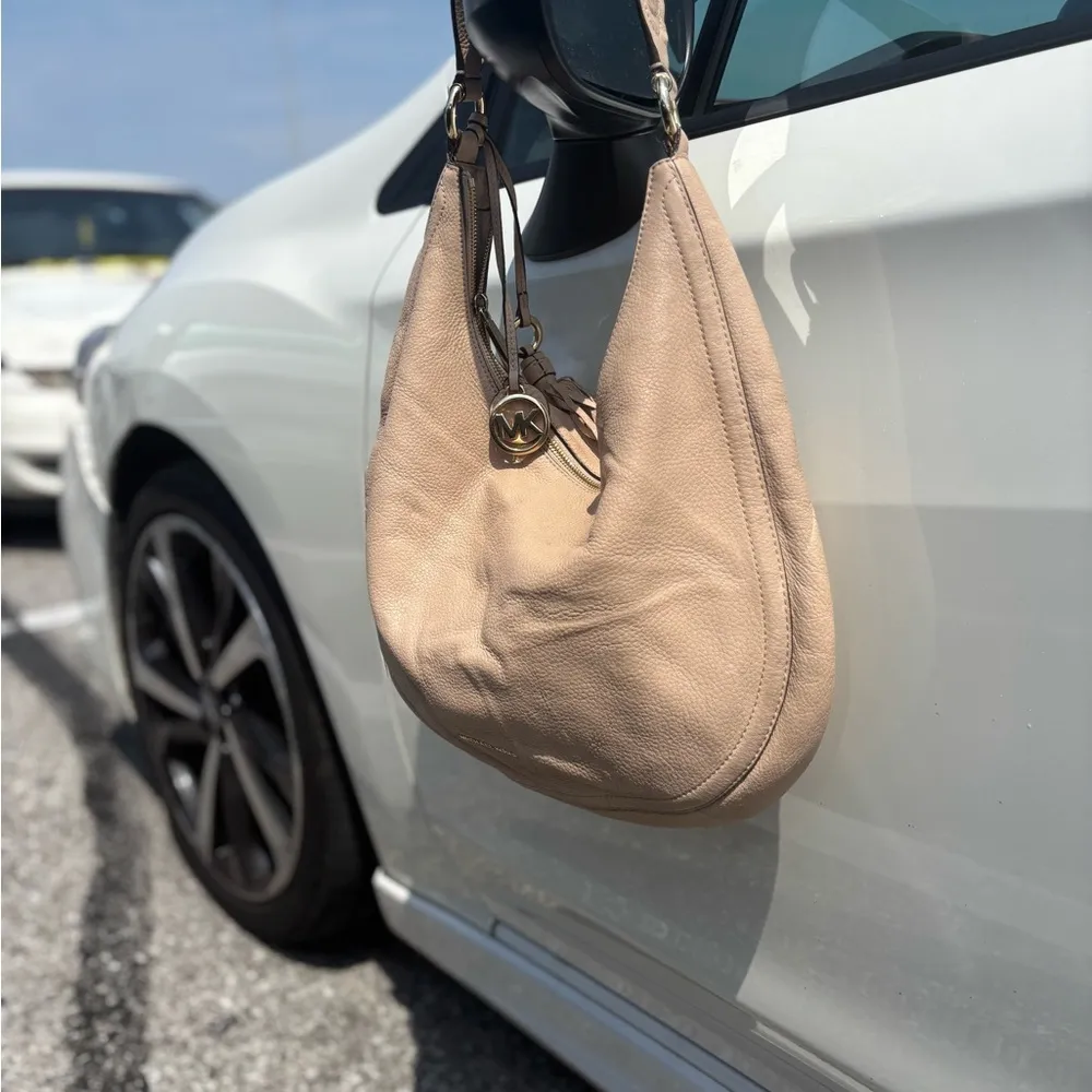 Michael Kors Elegant Tan Leather Hobo Bag - Image 9