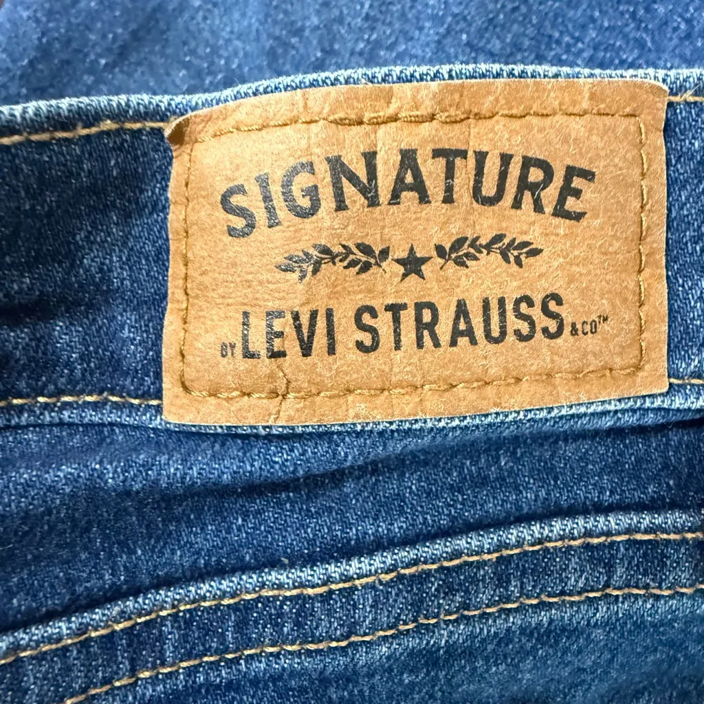 Signature Levi Strauss High Rise Straight Jeans Women’s Size 16 W33 Blue Denim - Image 7