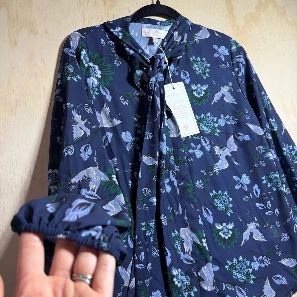 Vanessa Williams Bow Blouse NWT Size Small Blue Crane Floral Print Long Sleeve - Image 2