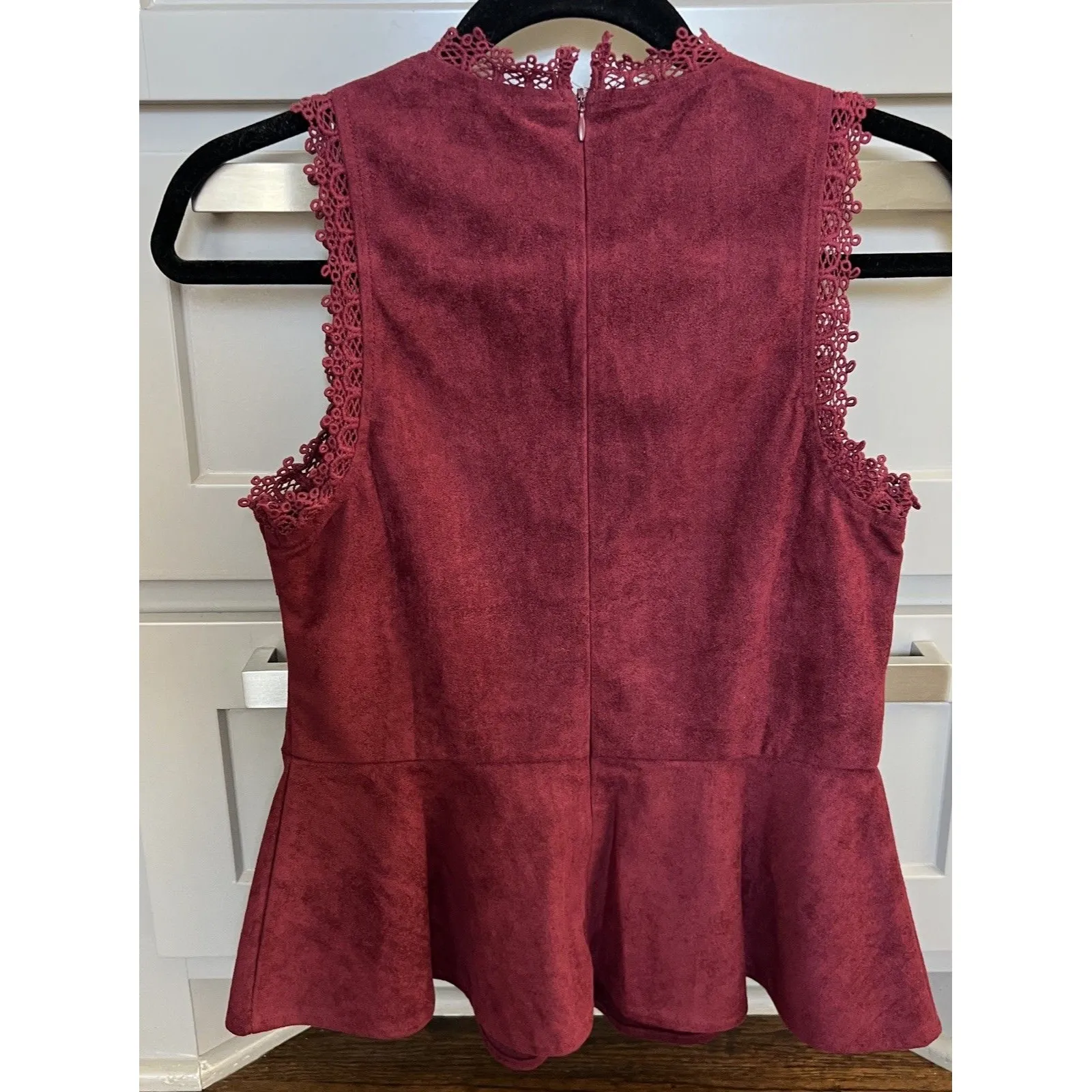 Alya Women’s Burgundy Suede High Neck Sleeveless Peplum Tank Top size small EUC - Image 3