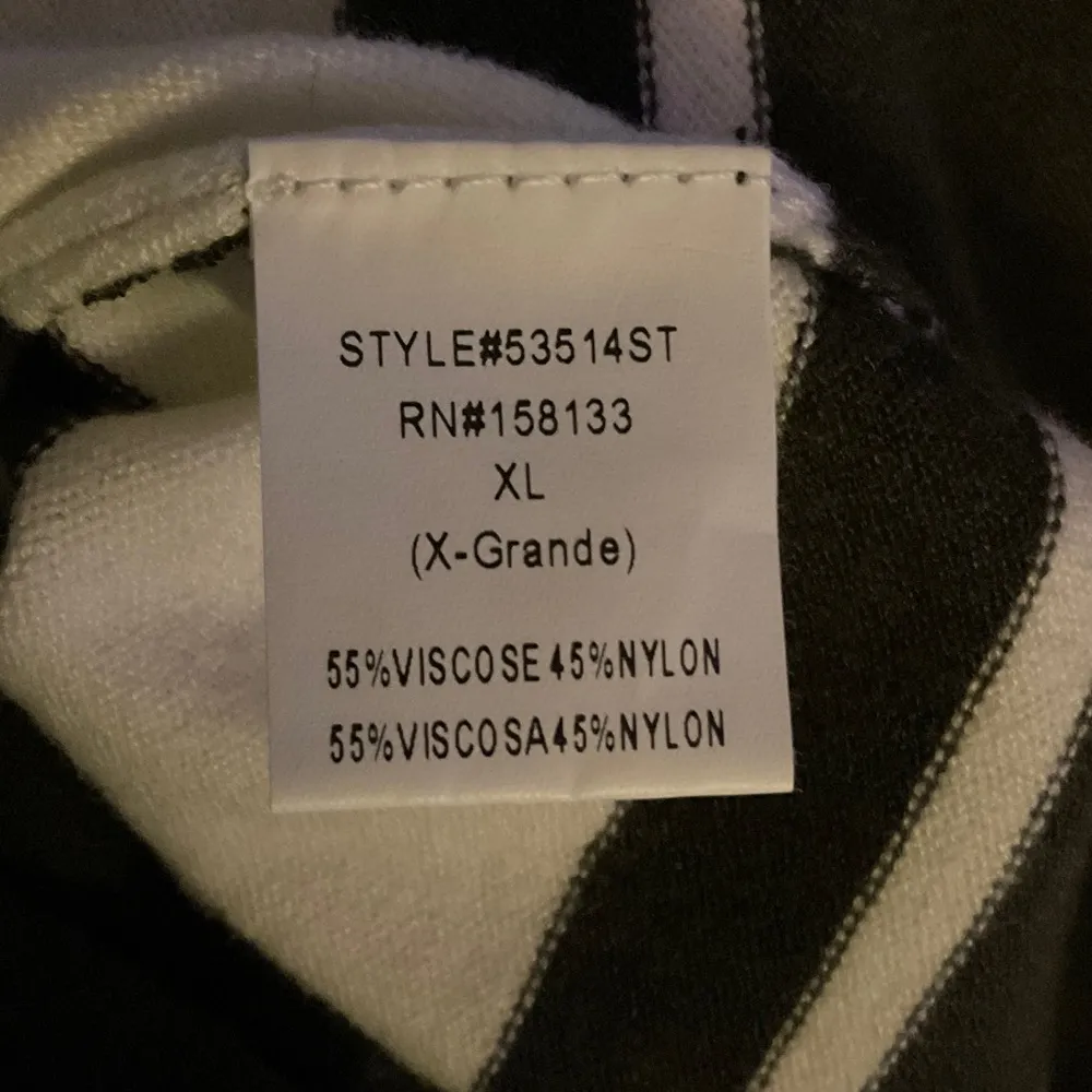 Pink Clover Dark Green and White Knit Top. P2P 21-27” Length 28” SIZE XL NWOT - Image 4