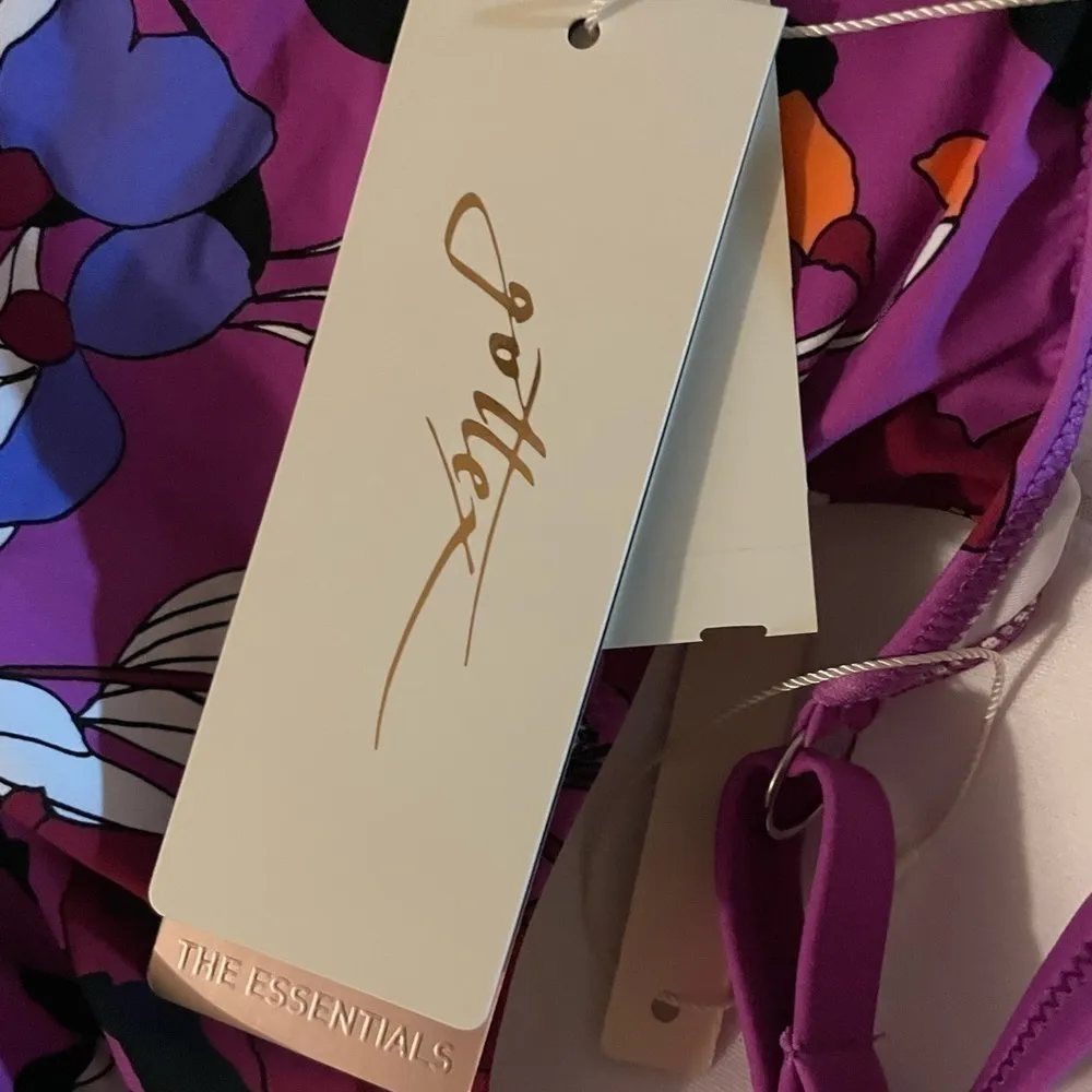 Gottex Essentials Floral Art More Coverage Square Neck One Piece 6 Swimsuit - Image 7