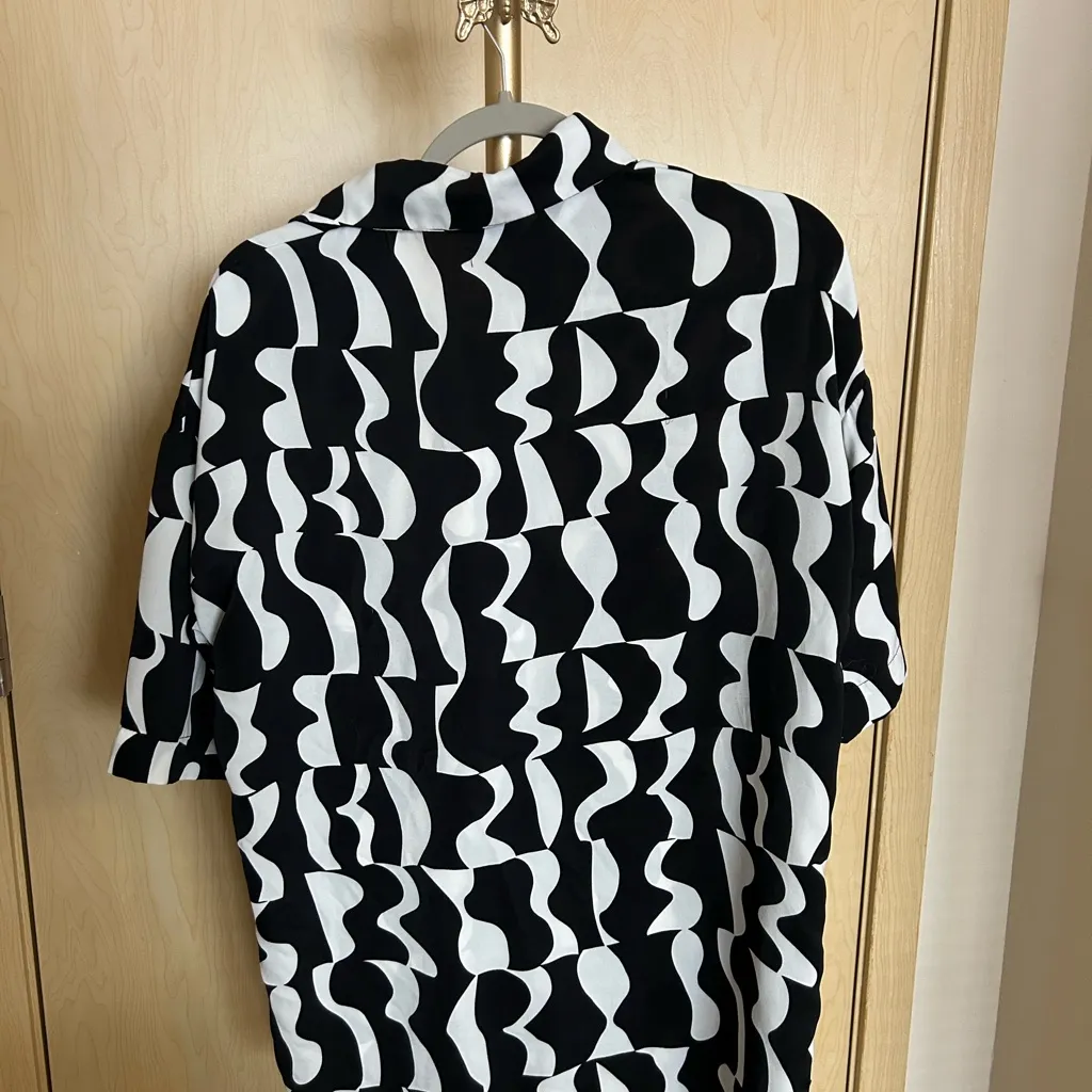 Princess Polly Black and White Wave Button Down Shirt - Image 4