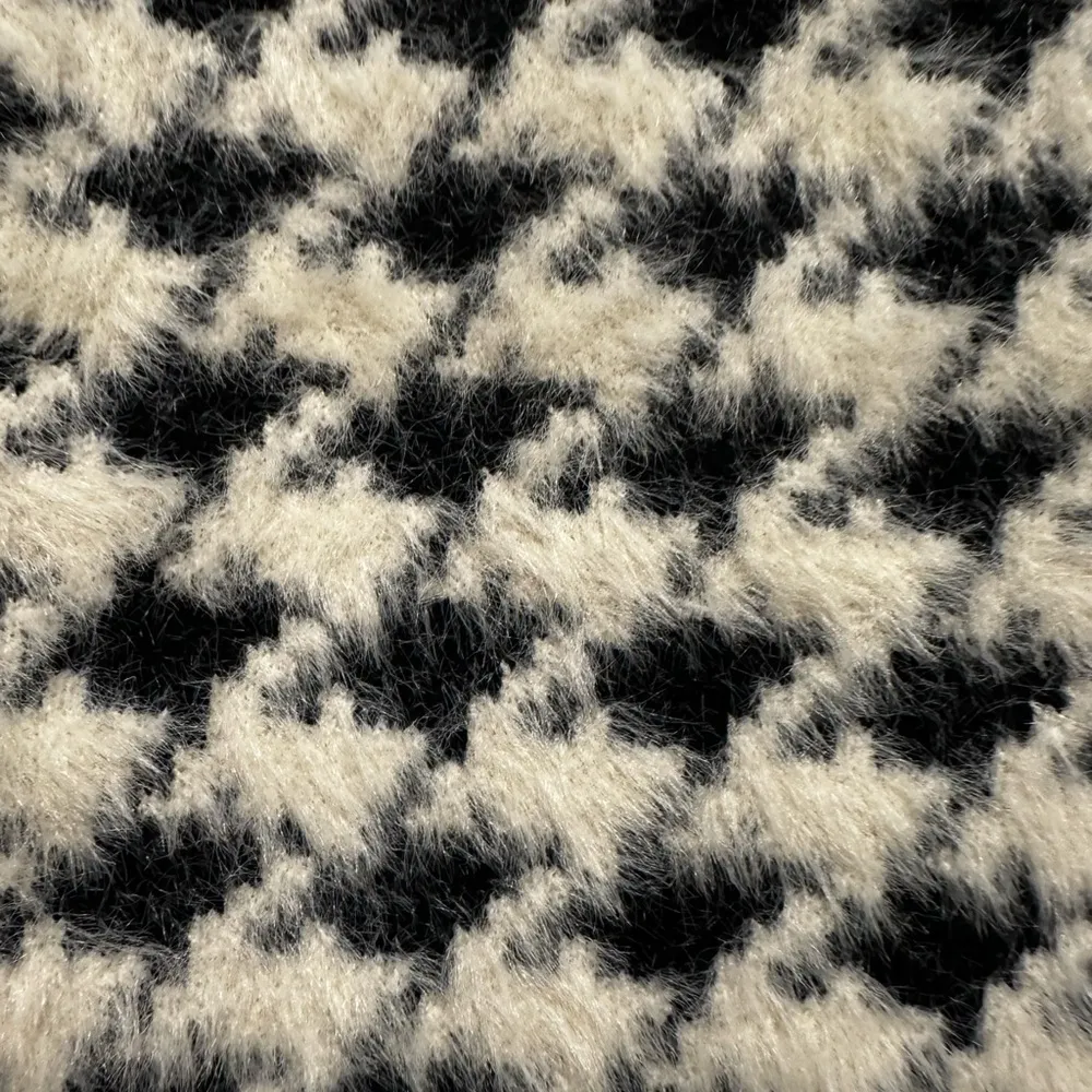 NWOT Women’s Cyrus Black & White Shaggy Fuzzy Houndstooth Crew Neck Sweater. Lg - Image 9