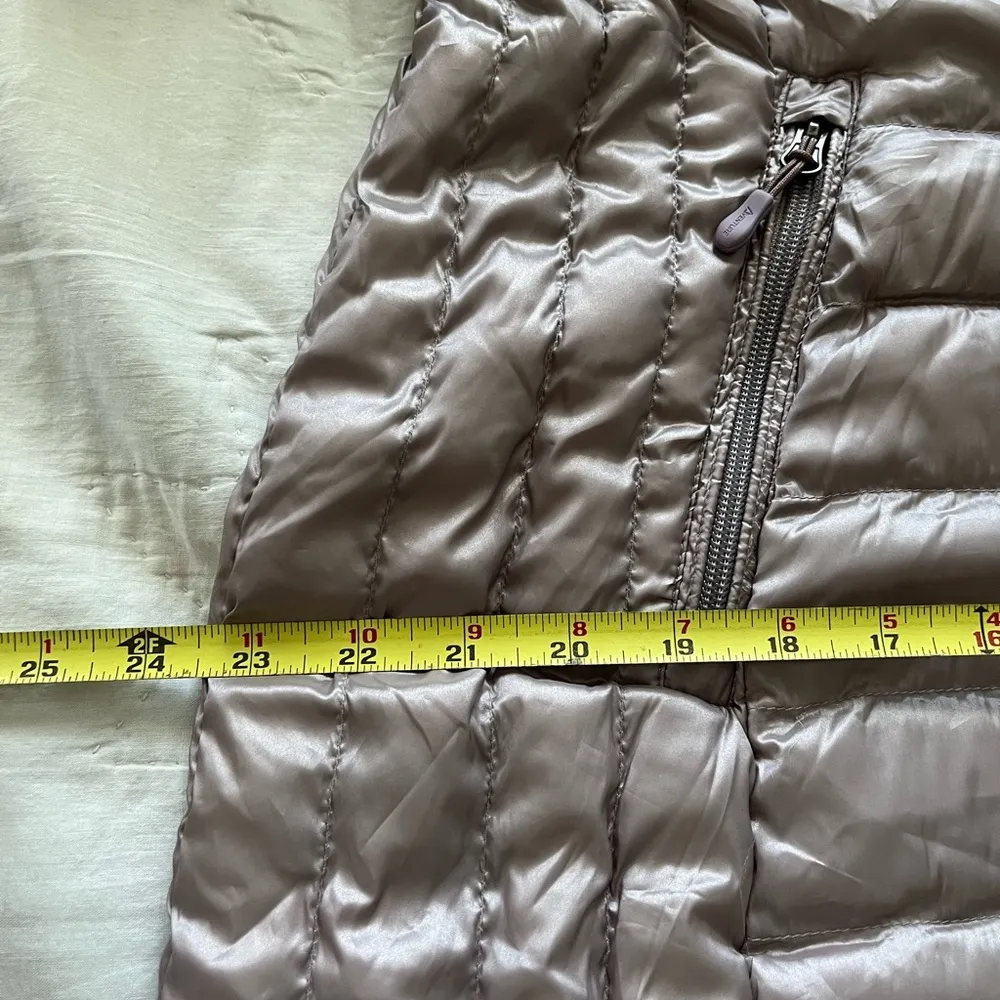 NWT: Aventure lightweight down jacket Size L - Image 12