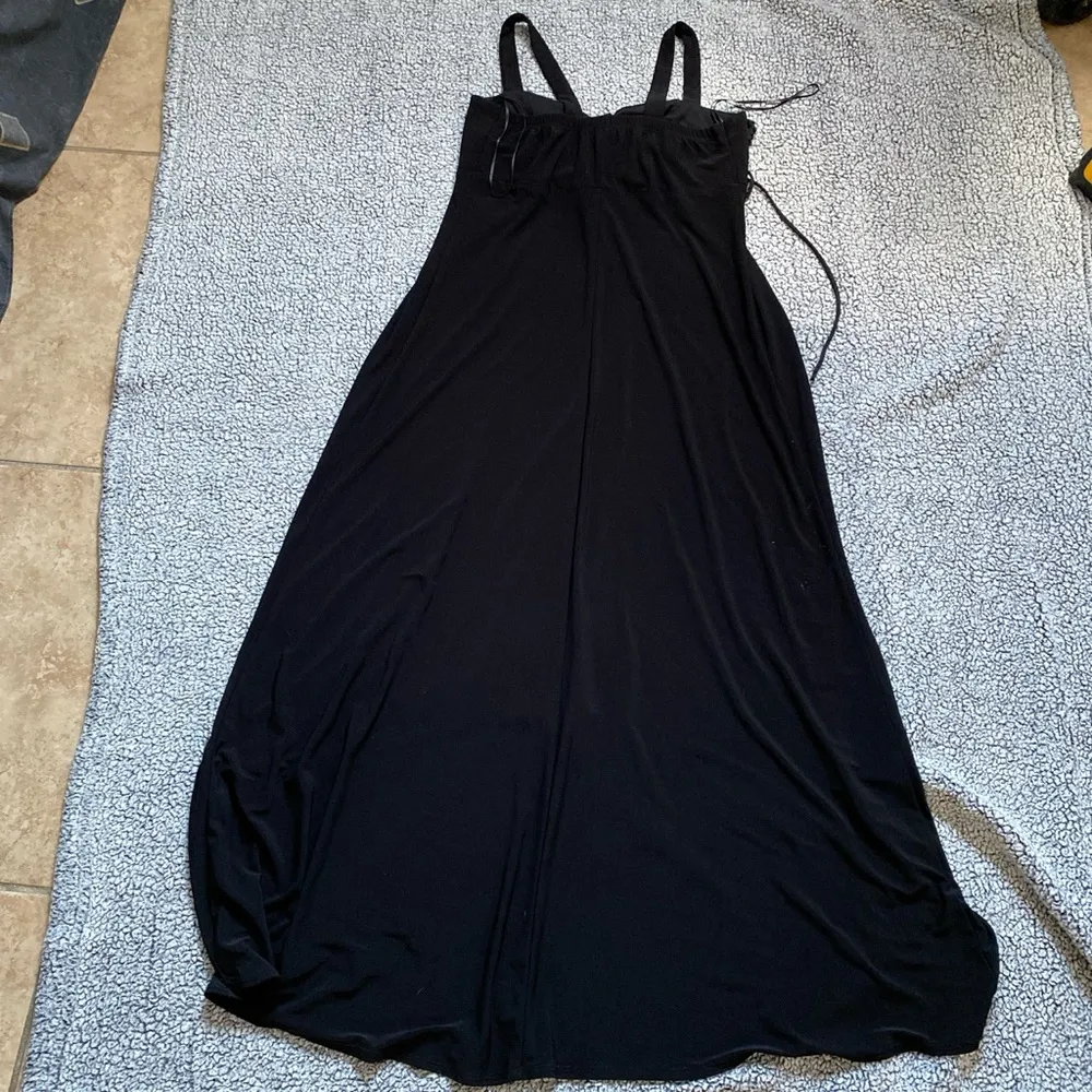 Elegant Black Evening Dress Size 6 - Image 3