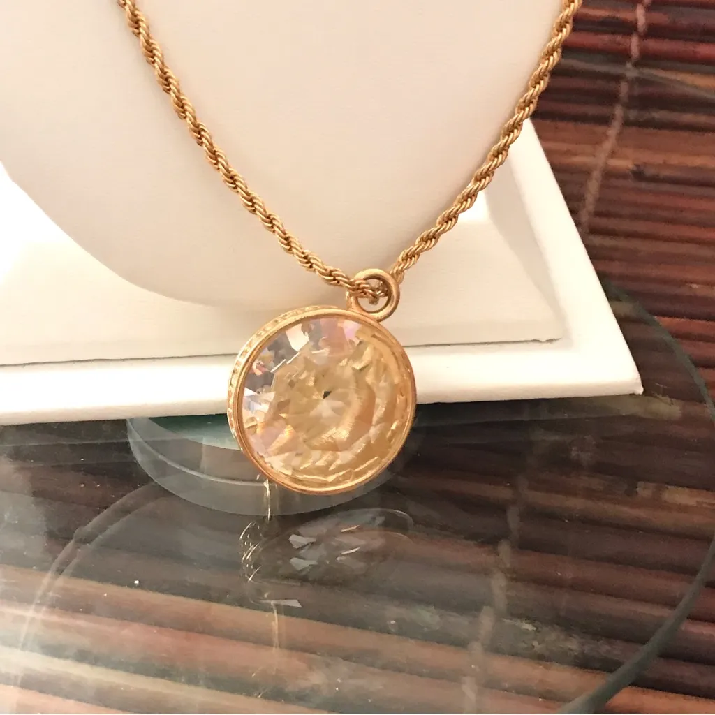 Swarovski Crystal Kaleidoscope pendant Necklace Goldtone 32” twisted rope chain - Image 8