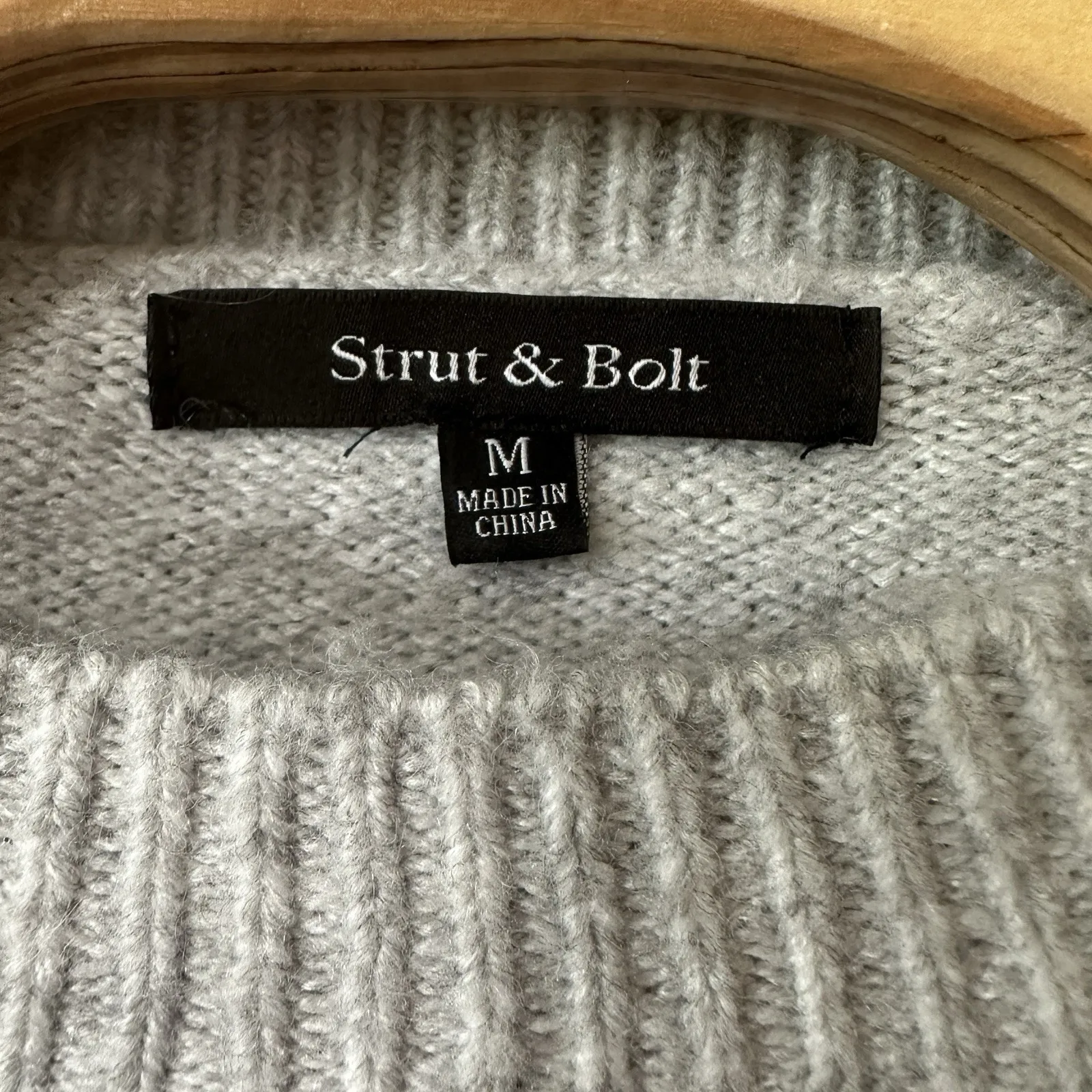 Strut & Bolt Women's Size Medium Gray 3D Bows‎ Sweater Balloon Sleeve Novelty - Image 4