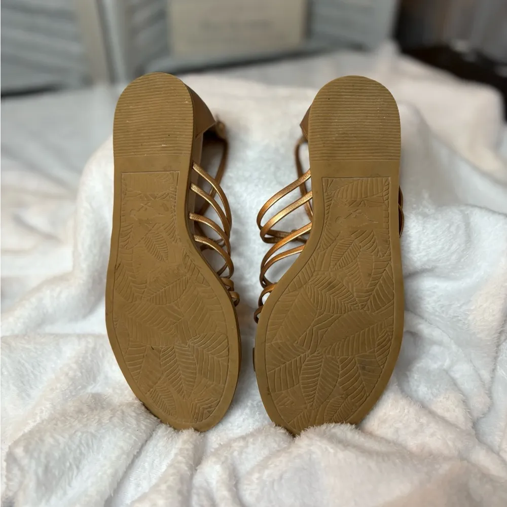 NWOT Rocket Dog Metallic Gold Somma Caged Sandals Size 6 - Image 5