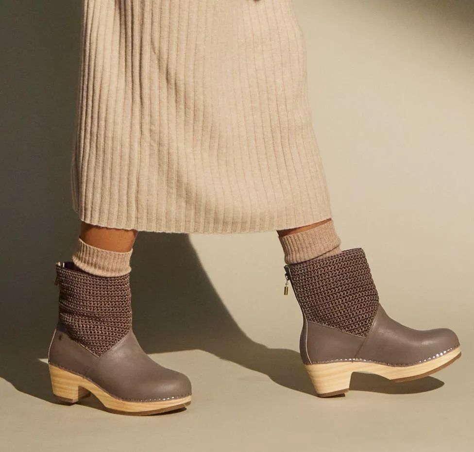 The Sak Paloma Clog Boots in Light Brown Tobacco 9 - Image 13