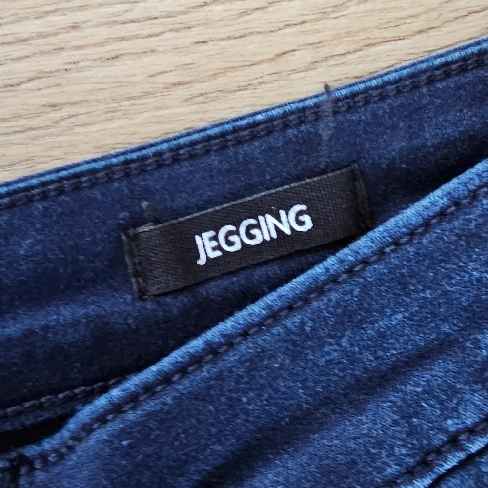 Max Studio High Rise Capri - Image 5