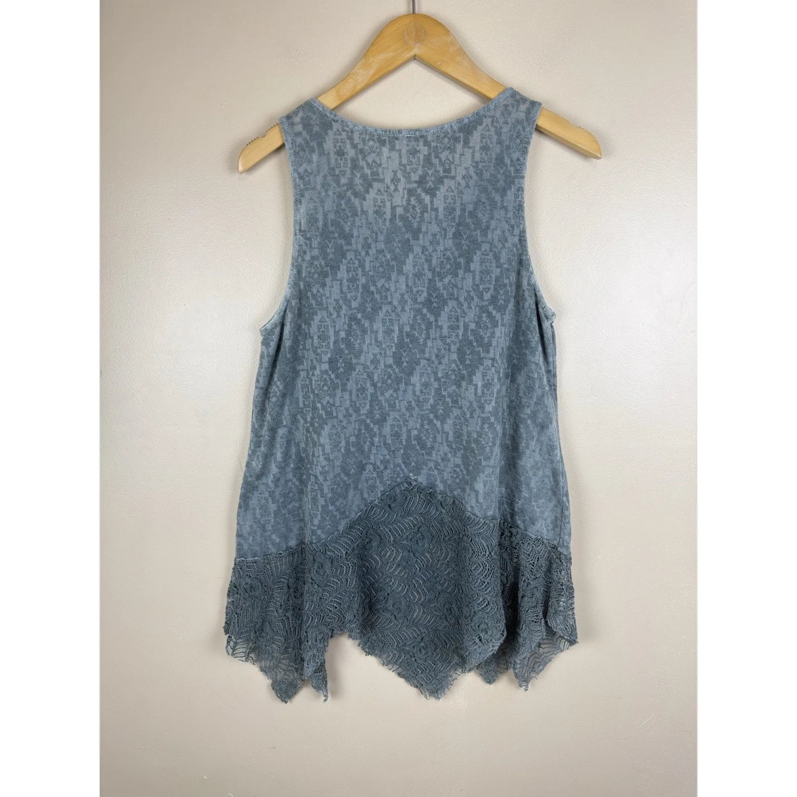 Gimmicks by BKE Women’s Sleeveless Boho Top XS Dusty Green Asymmetrical - Image 4