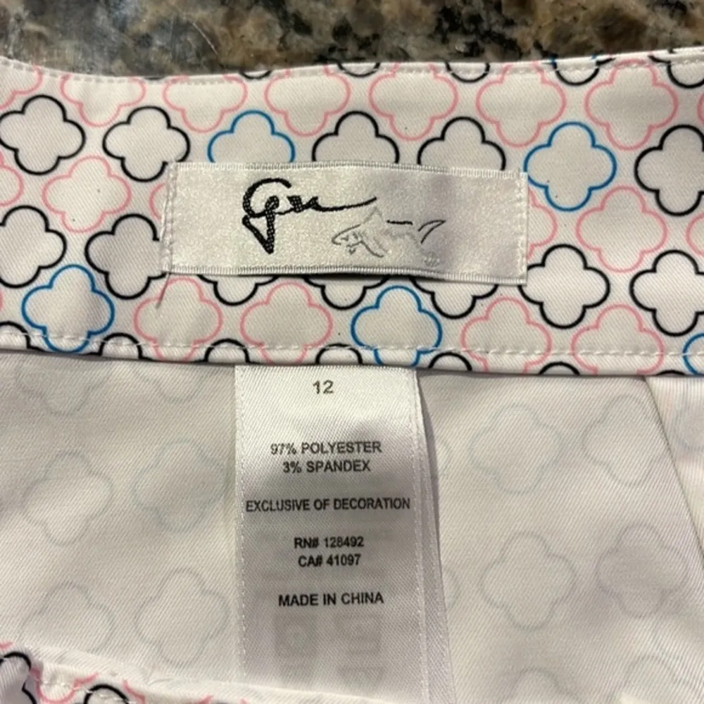 Women's Greg Norman Golf Multicolor White Bermuda Shorts Size 12 EUC #6934 - Image 3