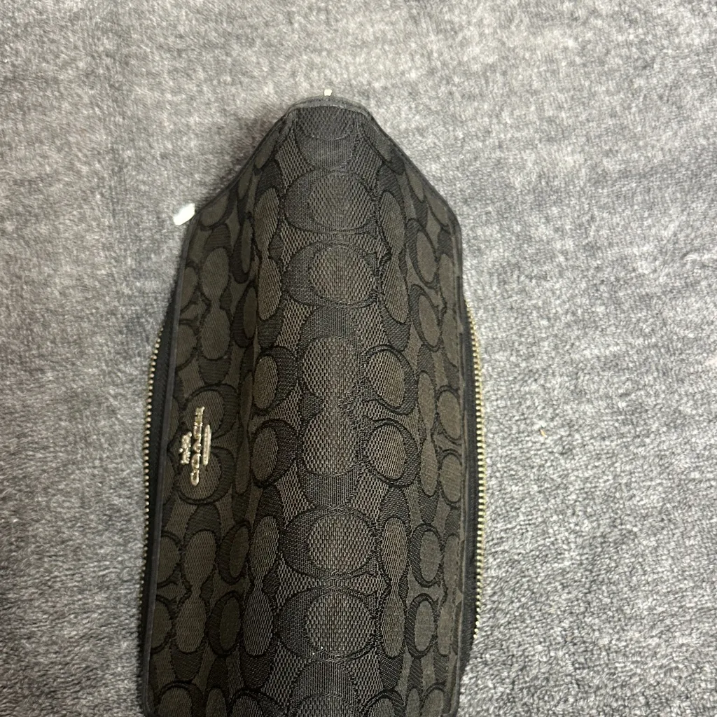Coach Signature Black Zip Wallet - Image 8