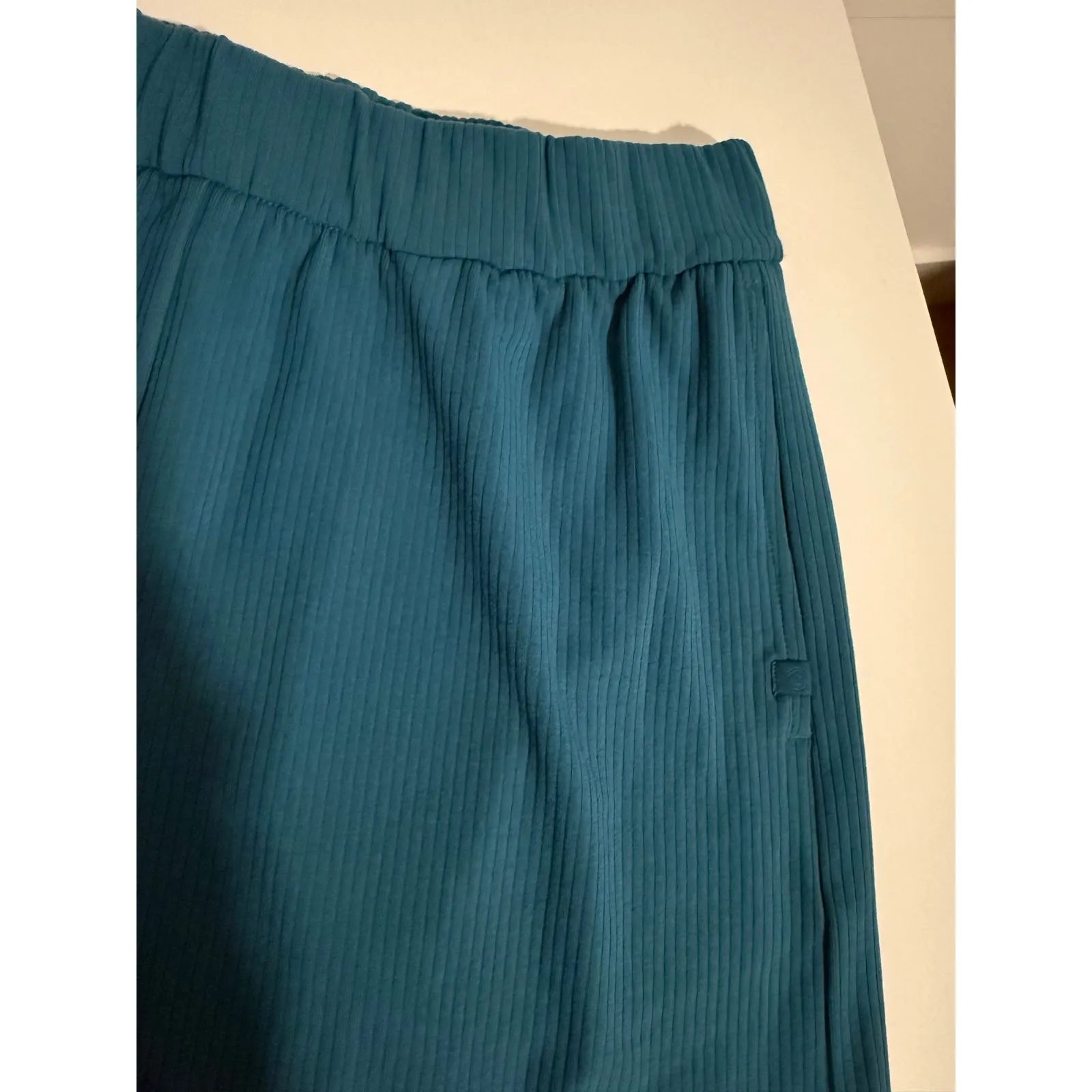 $28 New Crz Yoga Ribbed Sweat Shorts - Small - Green - Image 3
