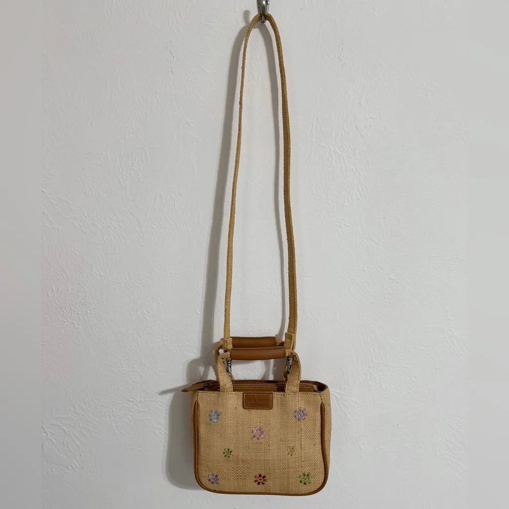 Nine West Y2K natural raffia mini crossbody purse with floral embroidery - Image 9