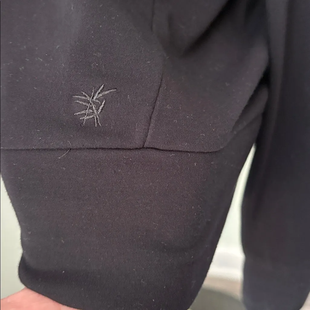 Cozy Earth Black pullover crew top size medium - Image 7