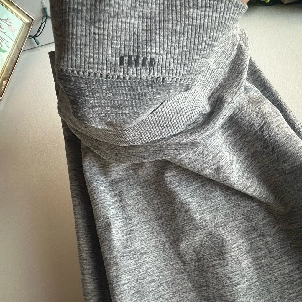 Lululemon Gray Relaxed Fit Swiftly Tank Sz 10 - Image 3