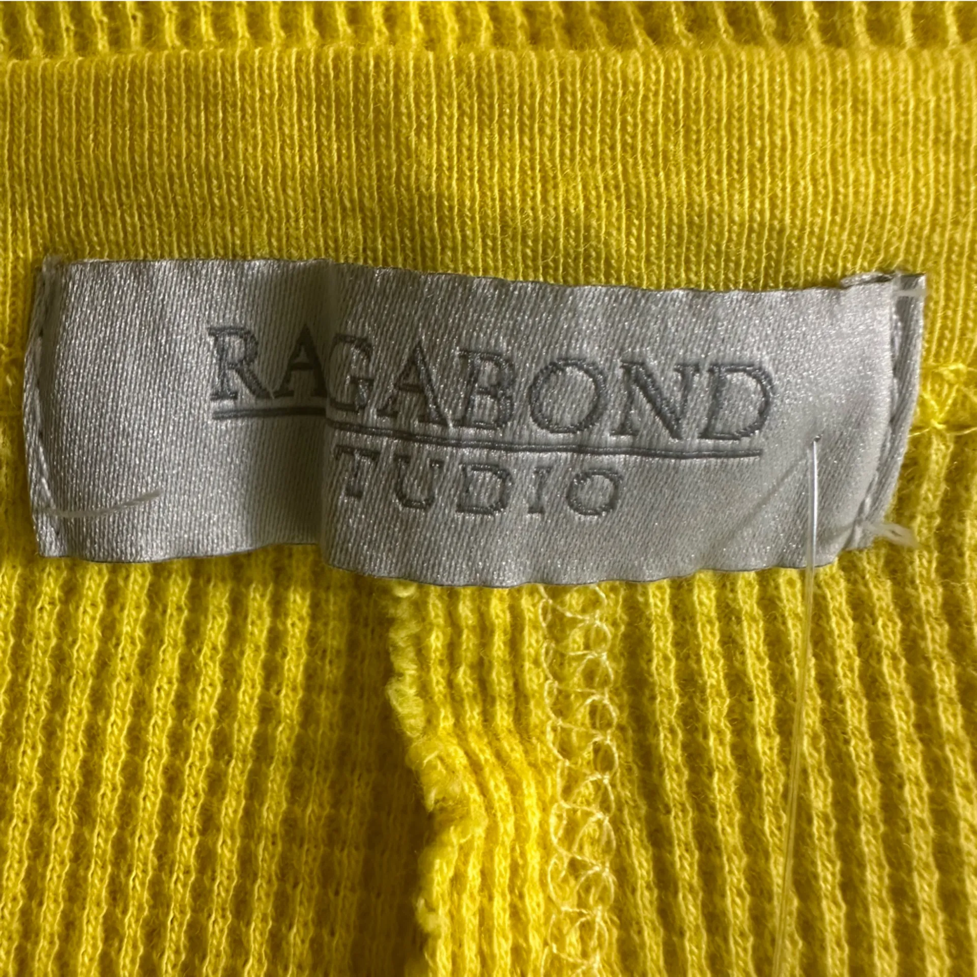 Free People Ragabond Cardinal Merry Thermal Tee in Yellow Size XL NWT Birds - Image 11