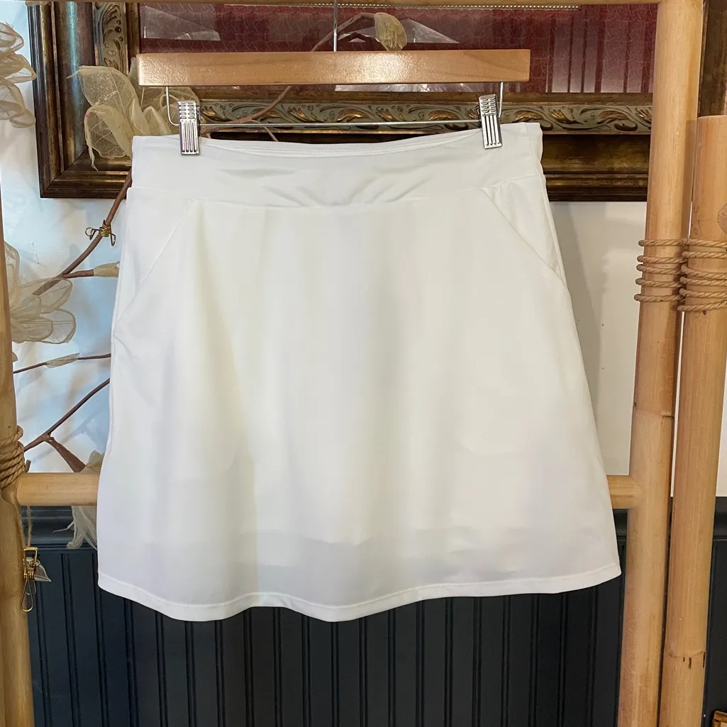 NWT Acegolfs White Golf Skort Skirt w Built in Shorts - Image 2