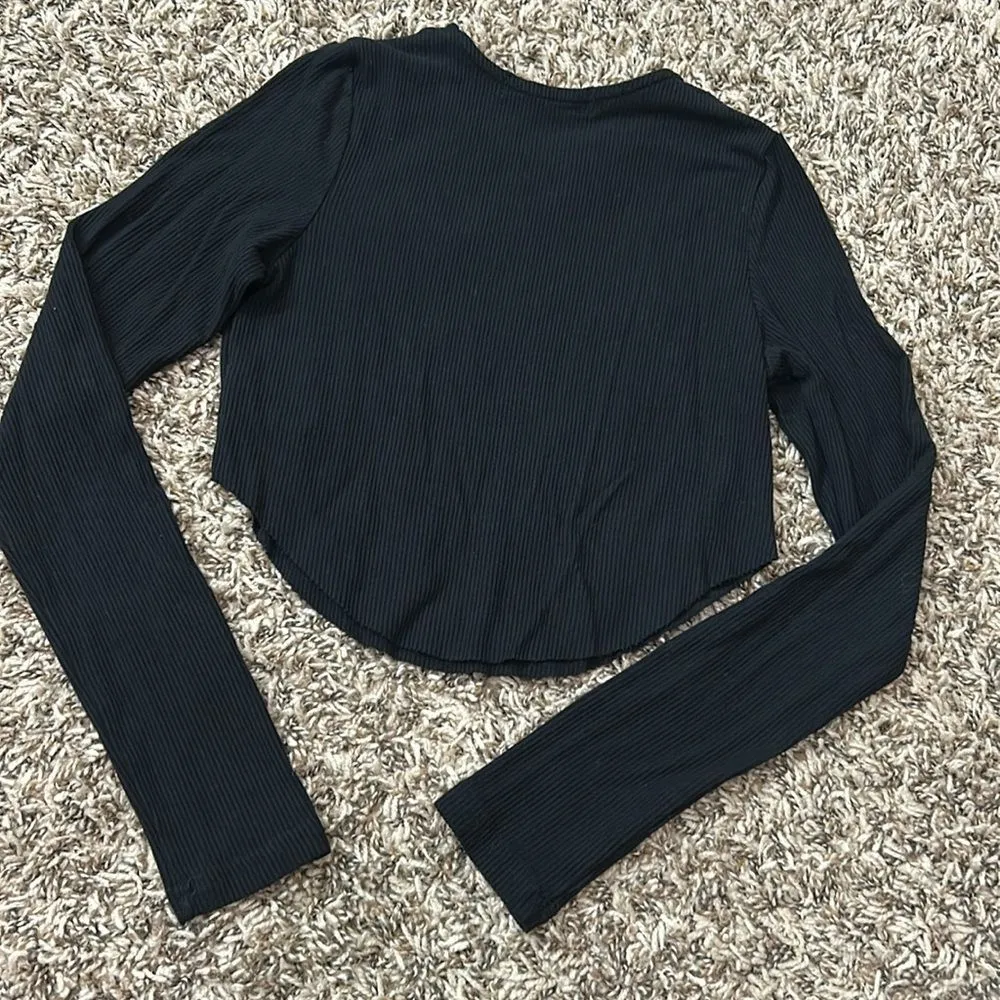 Bayse Black Crew Neck Ribbed Round Raw Hem Cropped Long Sleeve Top Sz XS - Image 7