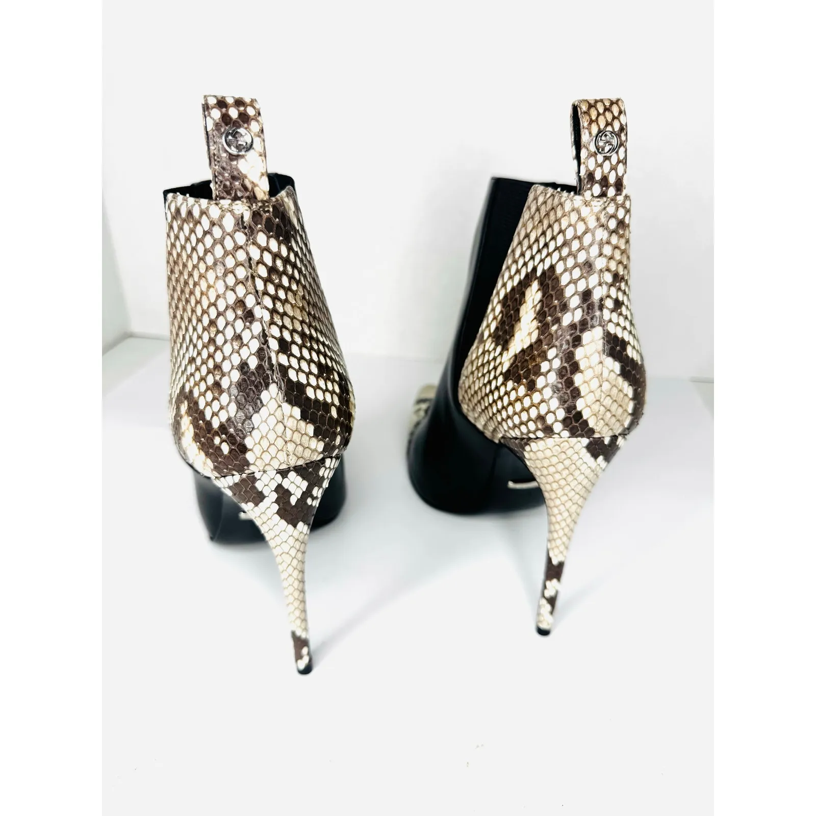 Gucci Black Leather And Roccia Python Pointed Toe Ankle stiletto Boots EU 39.5 - Image 3