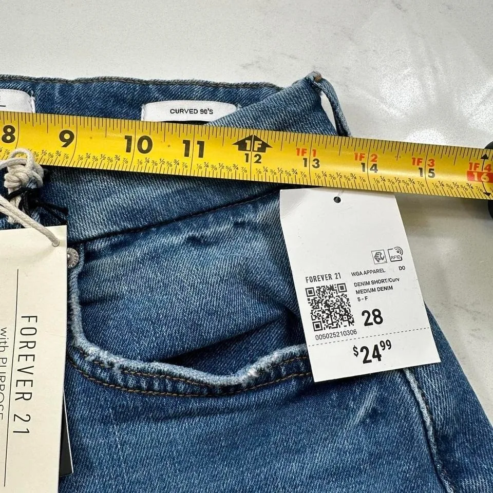 NWT Forever 21 Jean Shorts 28 Womens Curved 90s High Rise Raw Hem Faded Light - Image 4