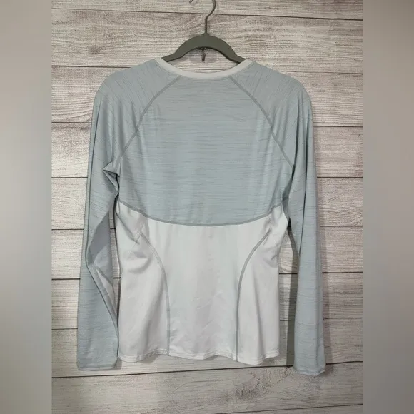 Athleta  Long Sleeve Workout Top Size Medium‎ Woman’s - Image 5