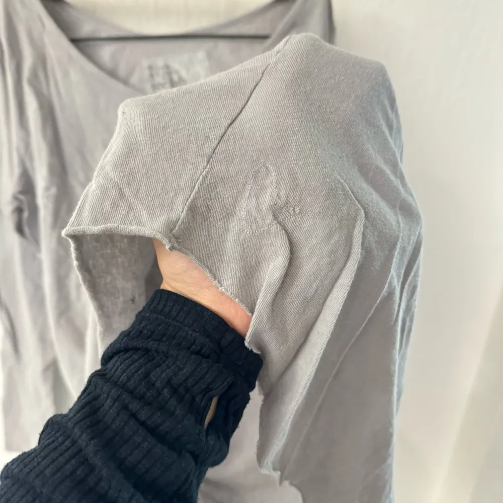 Frank & Eileen Gray Large Assymetrical Hem Line Lightweight Long Sleeve Cotton - Image 5