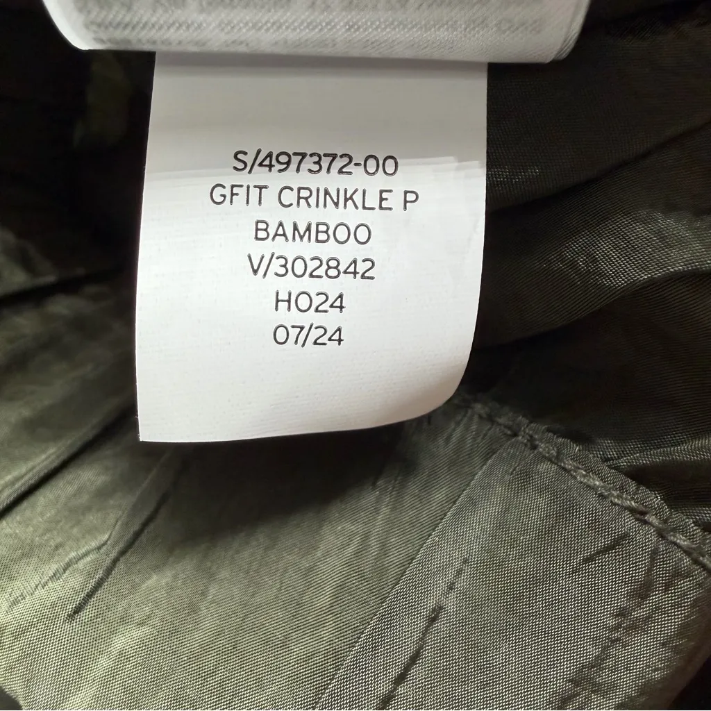 GapFit Parachute Cargo Pants in bamboo army green size Medium NWT crinkle nylon - Image 12