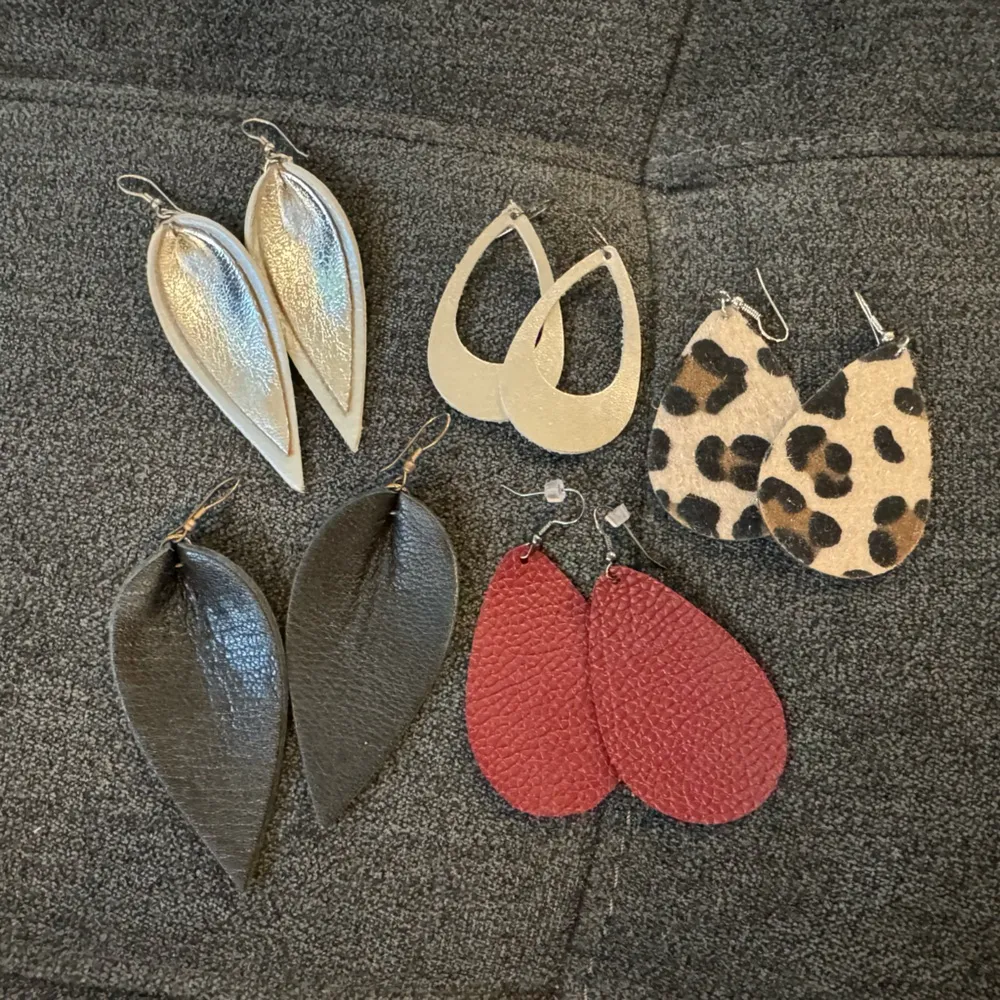 5 pack of various earrings faux leather & faux fur dangling earrings - Image 2