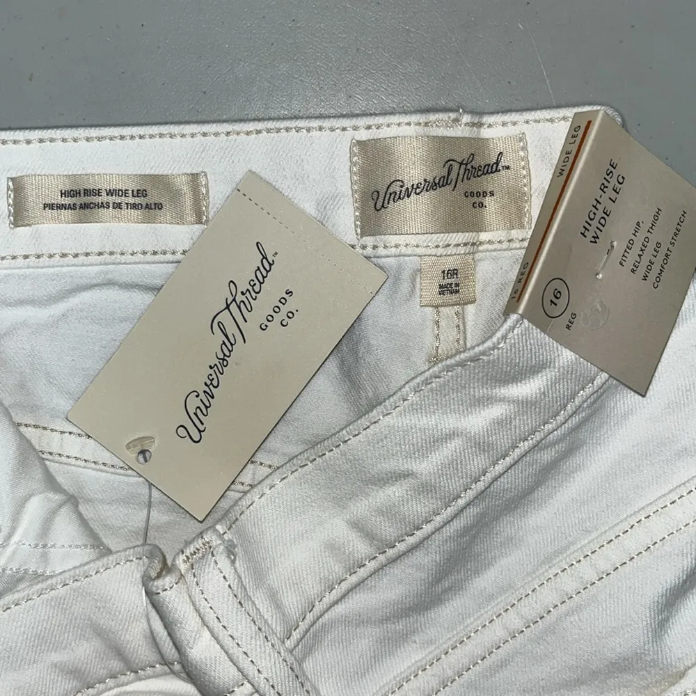 Universal Thread NWT Size 16R White Denim High Rise Wide Leg Jeans - Image 3