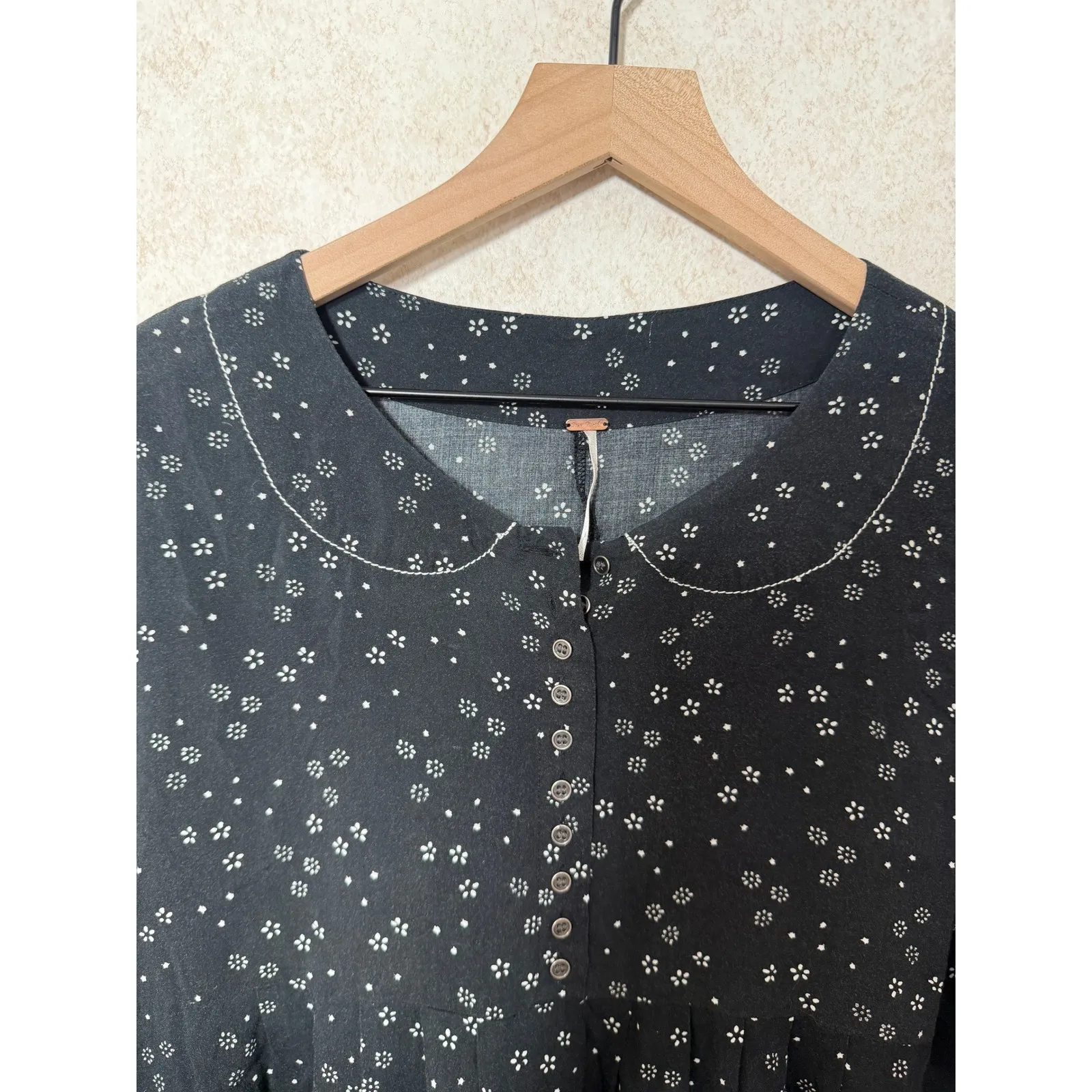 Free People Black White Floral Babydoll Peasant Blouse Top XS Peter Pan Boho‎ - Image 6