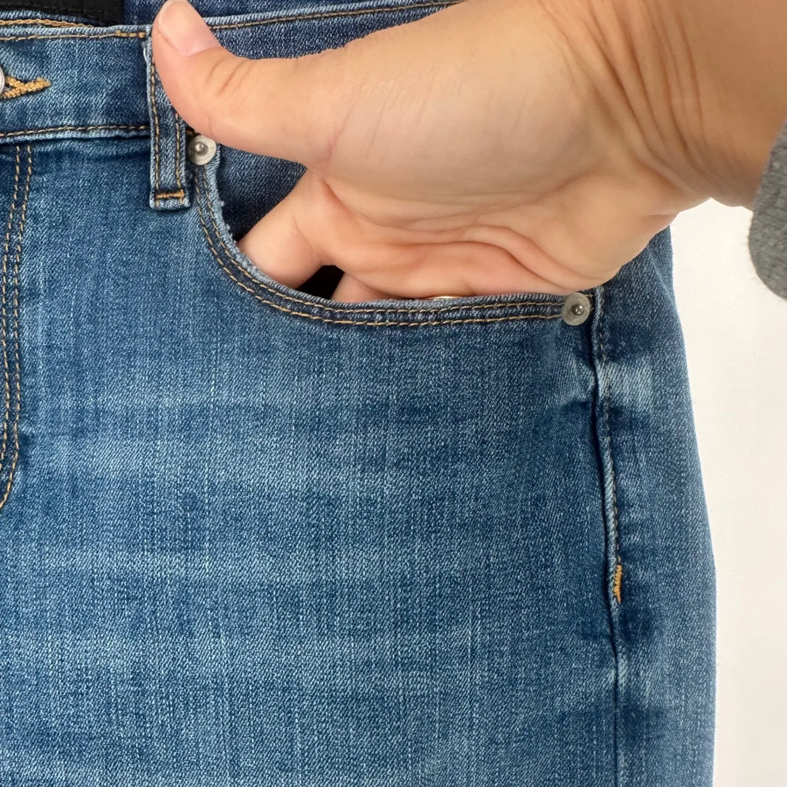 Banana Republic Women's Blue Denim Bermuda Shorts‎ Size 29/8 Medium Wash - Image 5