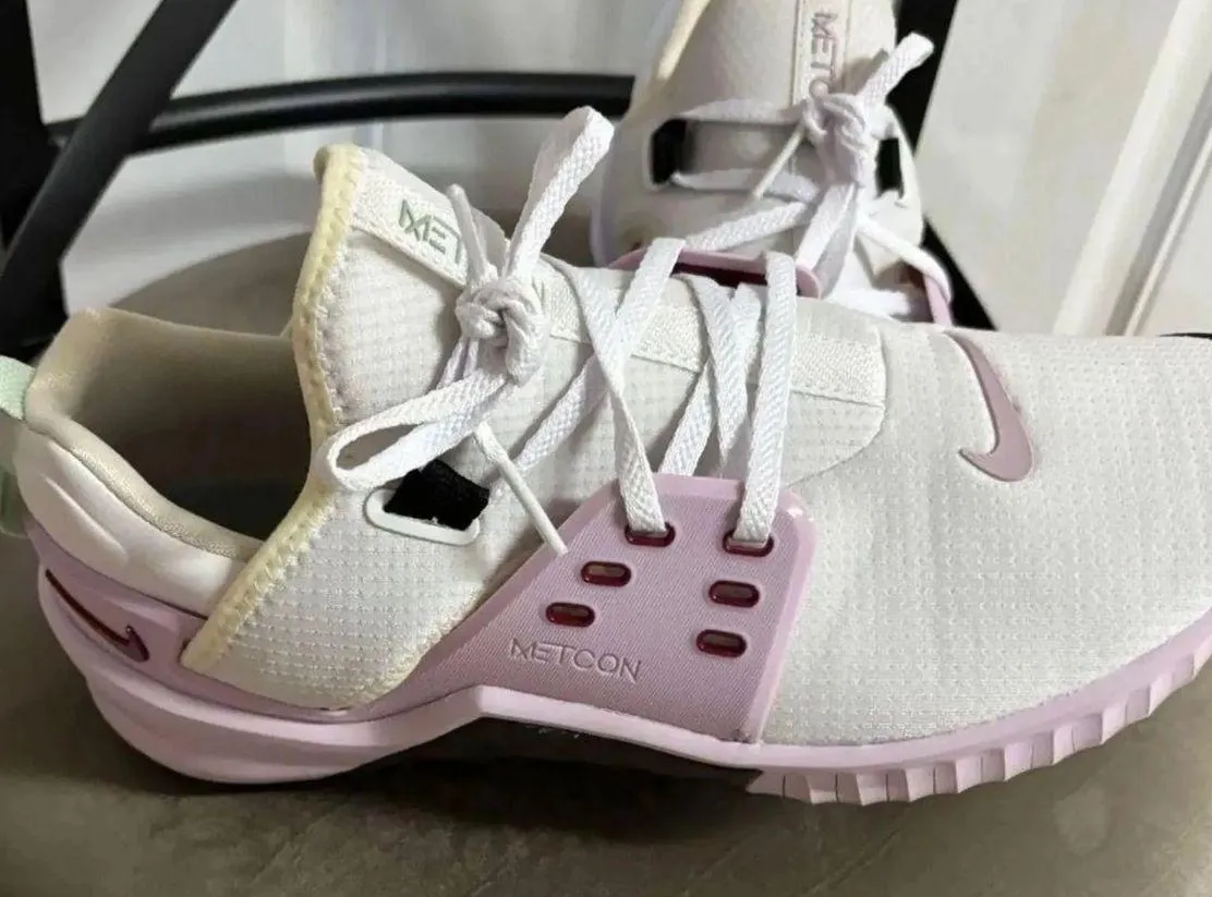 8.5  Free Metcon 2 Sneakers - Image 4