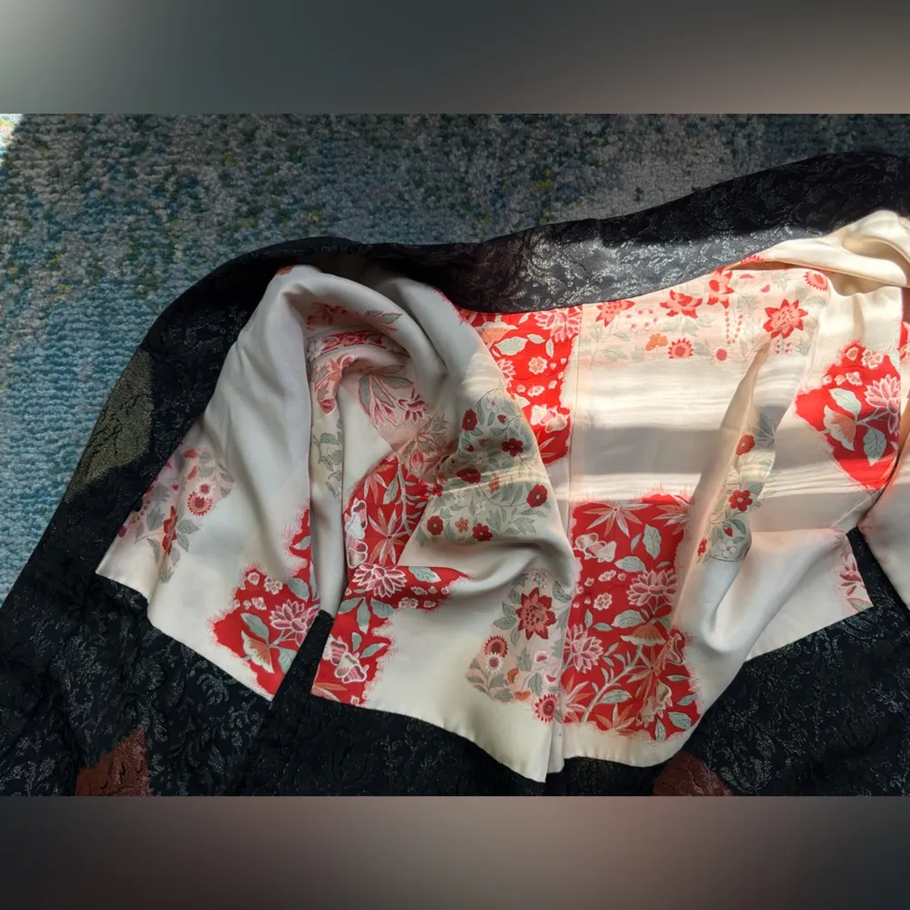Vintage handmade short black brocade Asian inspired kimono, one size Red Size undefined - Image 11