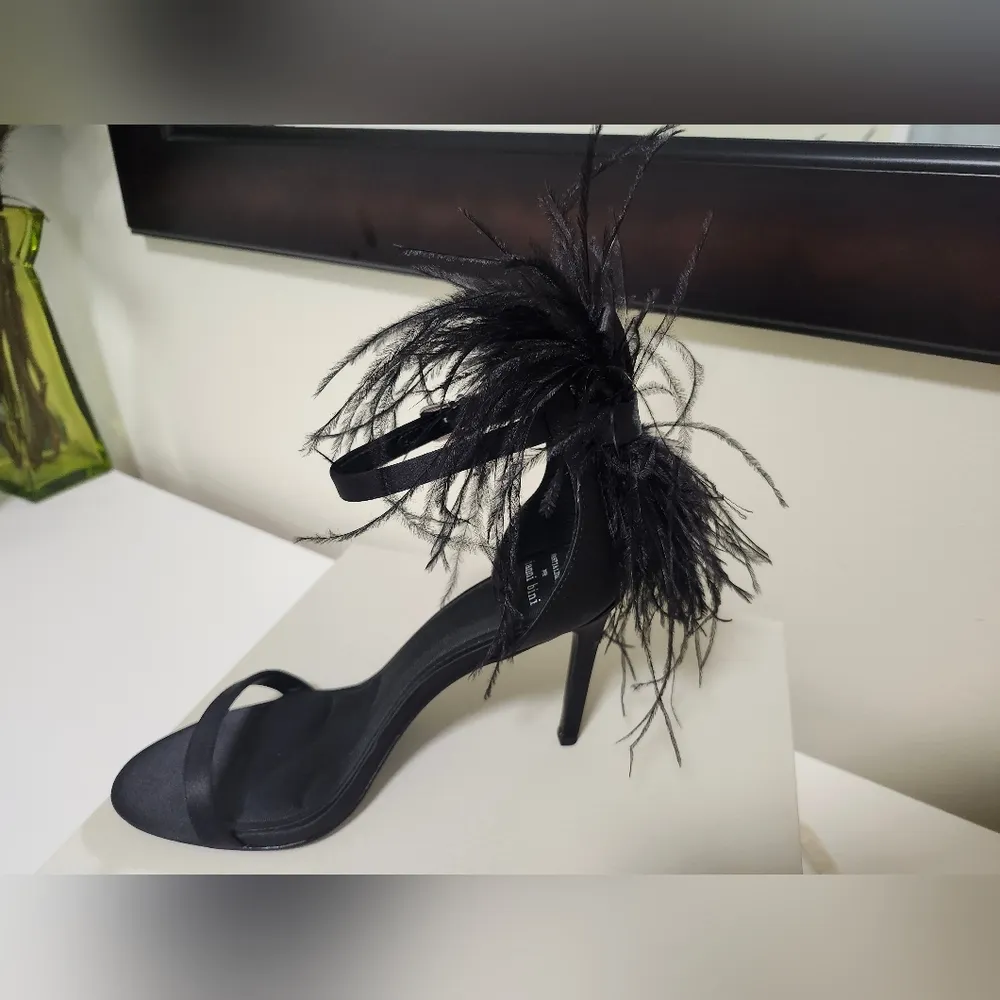 NWT Gianni Binix Nastia Liukin Gemma Feather Stiletto Dress Sandals Size 8 - Image 5