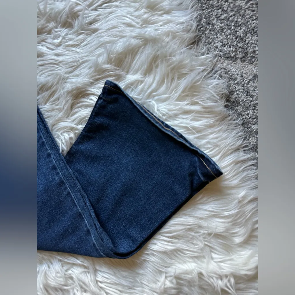 Old Navy Higher High-Rise cropped flare jeans - Image 3