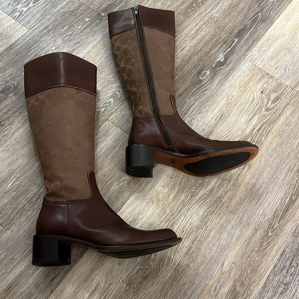Coach Carole signature leather tall riding boots size 7 side zip up - Image 4