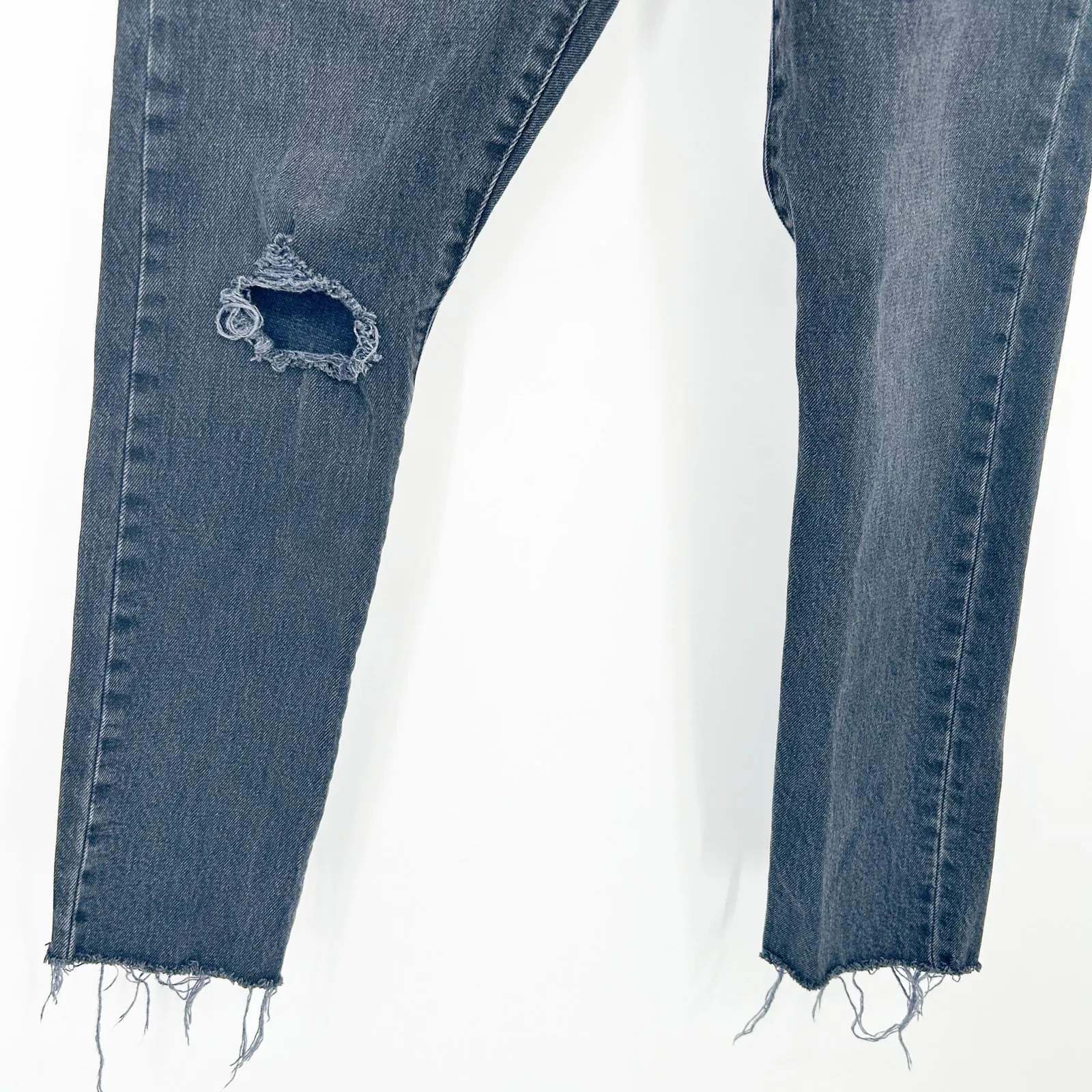 Levis 501 Womens Raw Hem Button Fly Ripped Distressed Straight Jeans Size 28‎ - Image 5