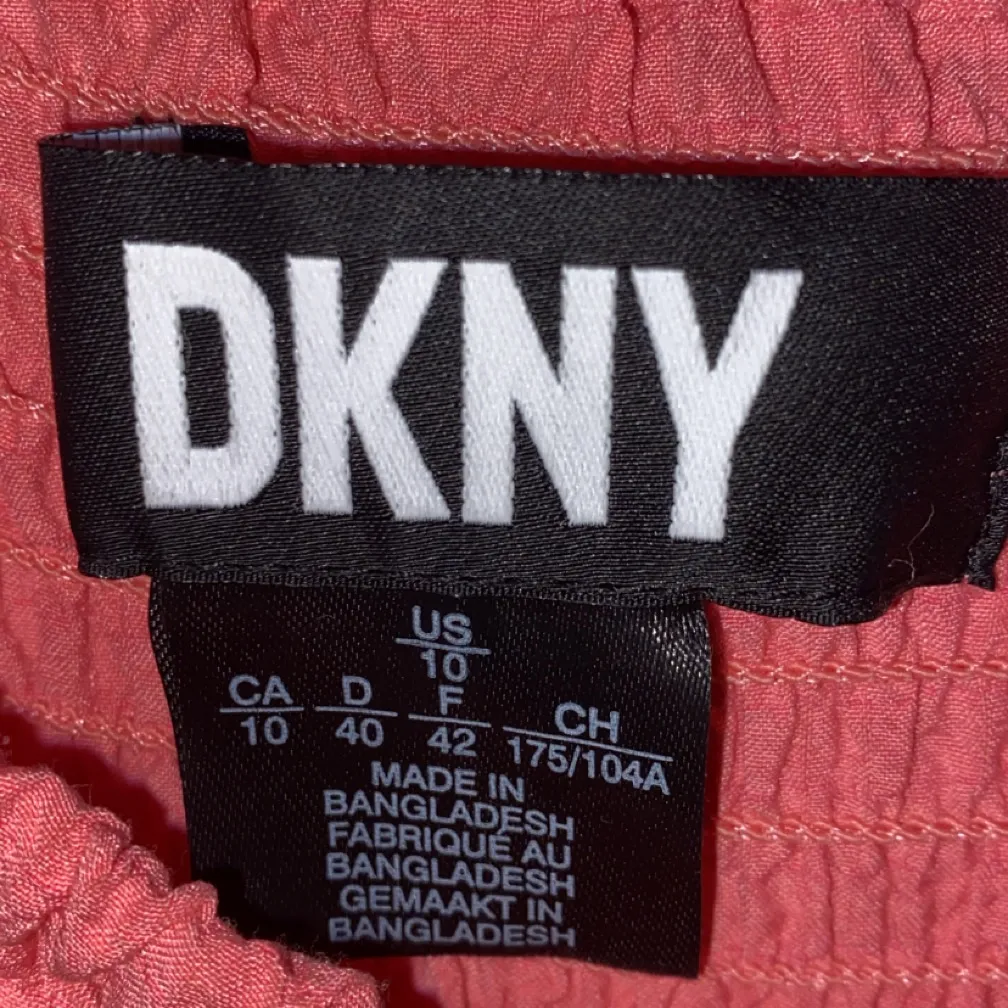 DKNY Coral Sun Dress Off the Shoulders size 10, worn one time - Image 3