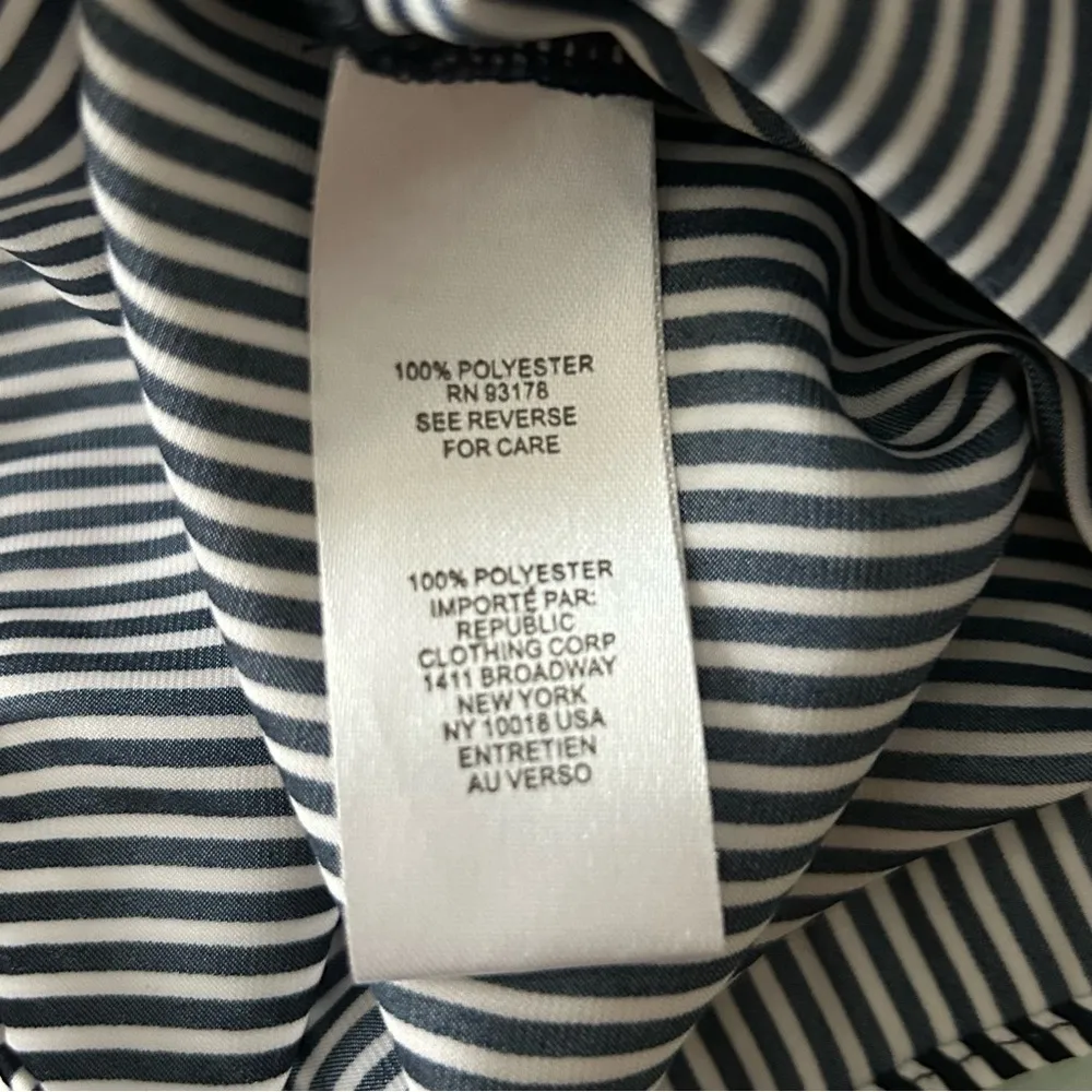 T Tahari Navy and White Stripe Button Down Blouse Large NWT - Image 6