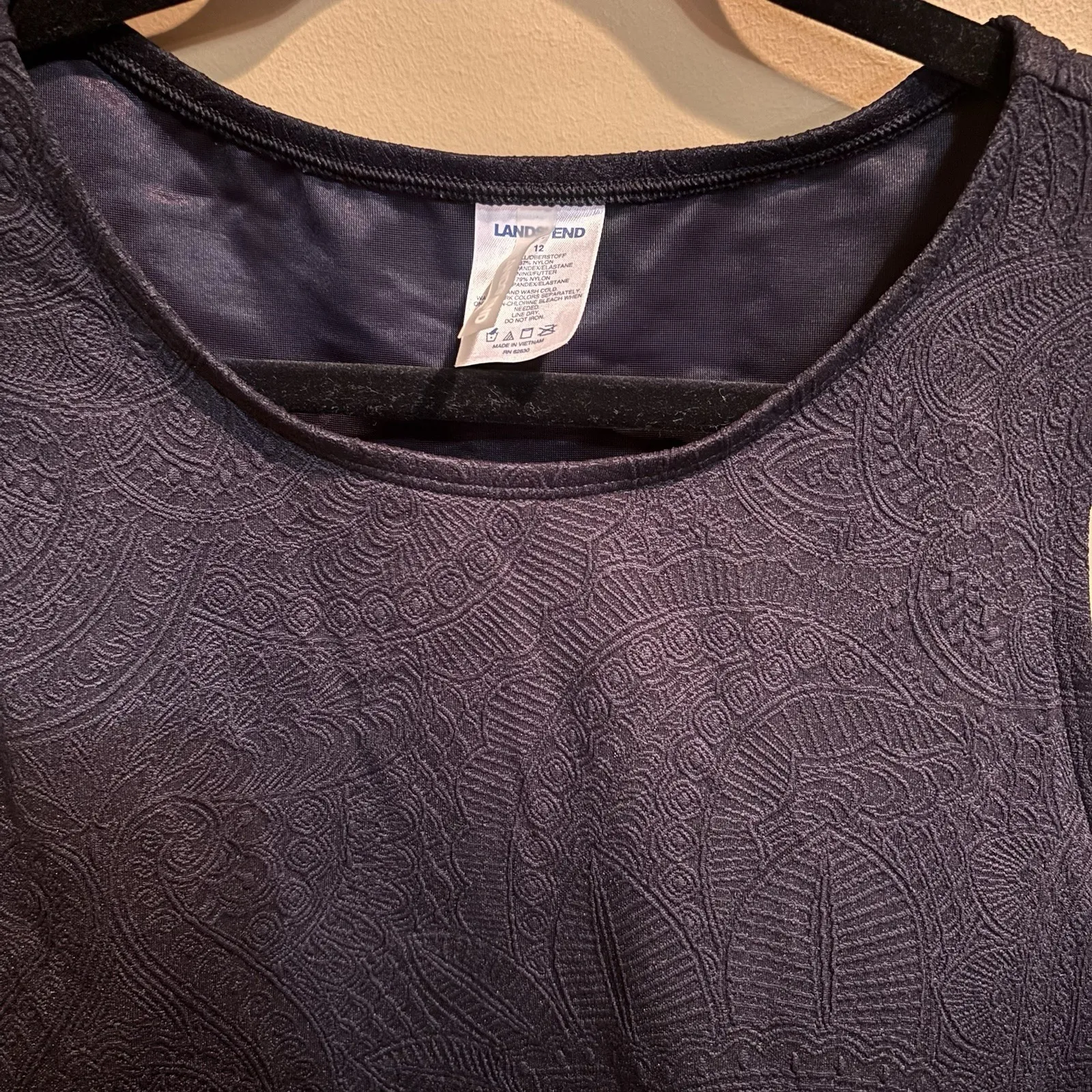 Lands' End Women's Tankini Swimsuit Top Black Size 12 No Underwire Textured - Image 3