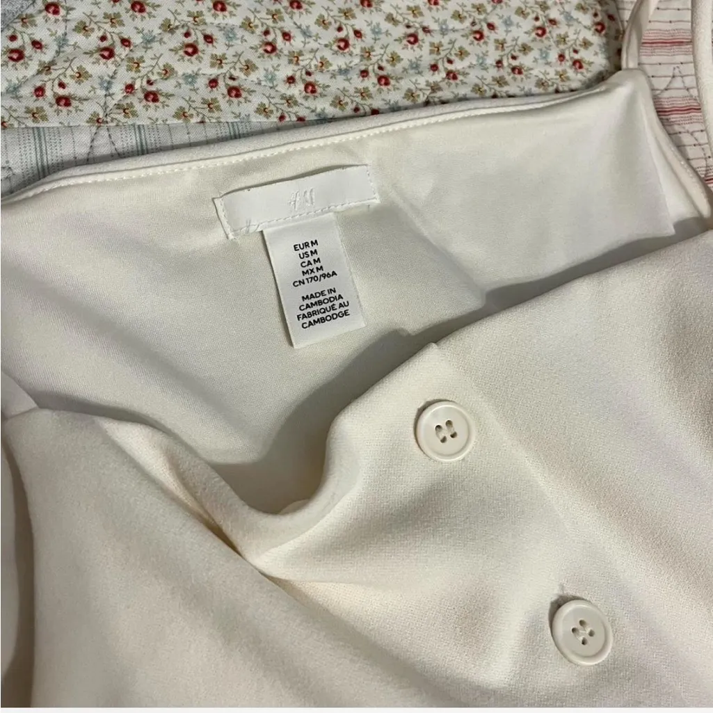 H&M Off White High Neck Button Up Tank - size M - Image 3