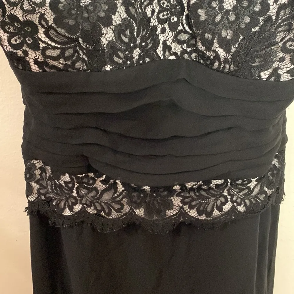 Tadashi floral lace trim chiffon silk maxi strapless evening gown in black sz 8 - Image 6