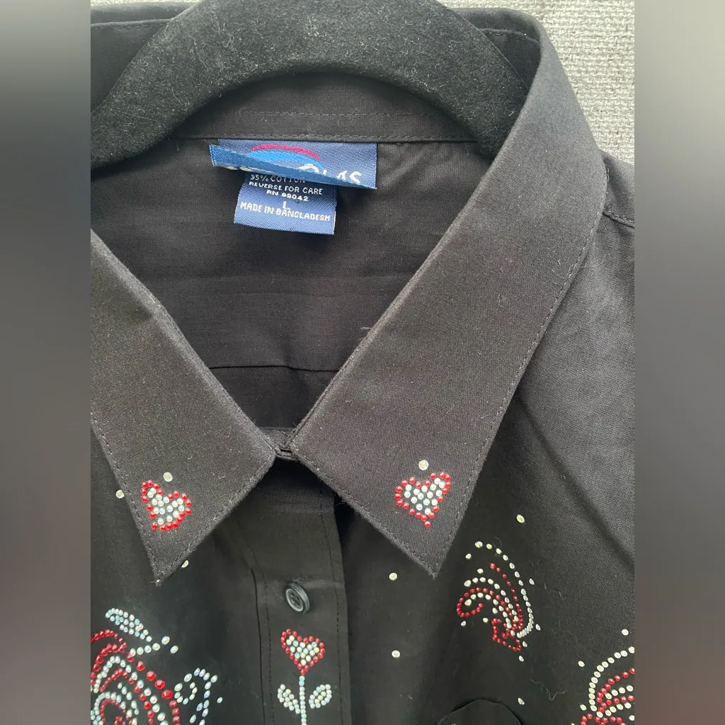 Las Olas Women’s Large Rhinestones Western Vintage Button Down Shirt - Image 4