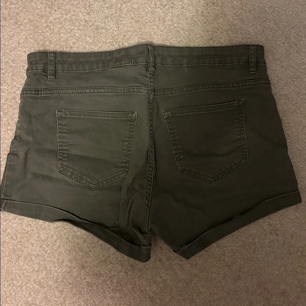 H&M dark green shorts size 12 - Image 2