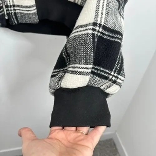 House of Sunny Plaid Cropped Bomber Jacket Womens Size 6 Black White - Image 7