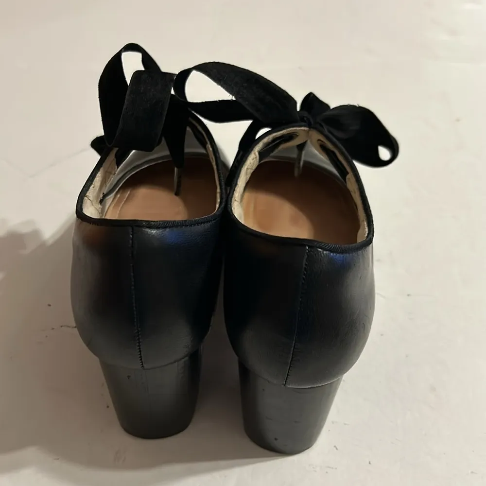 Black ankle strap hush puppies pumps size 6 - Image 4